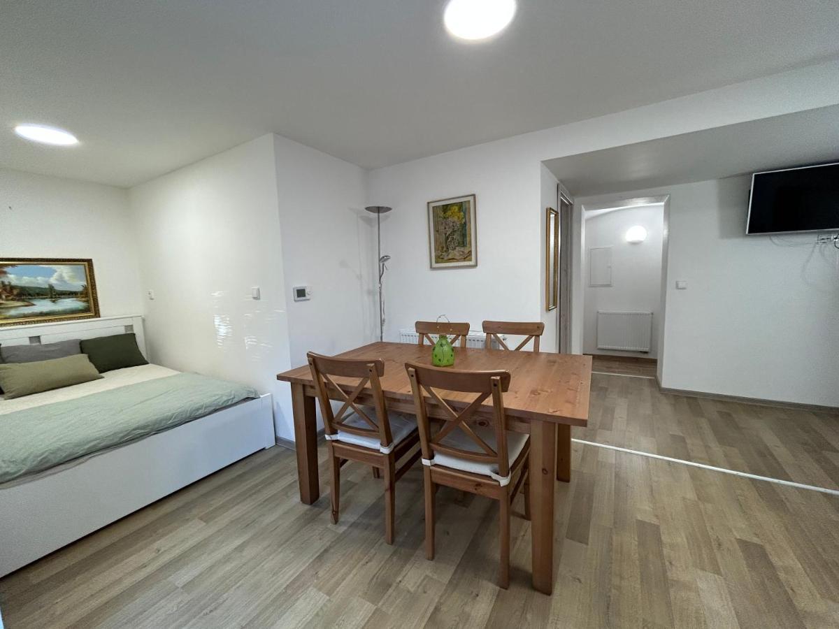 Stromoradni 17 Apartment Breclav Exterior photo