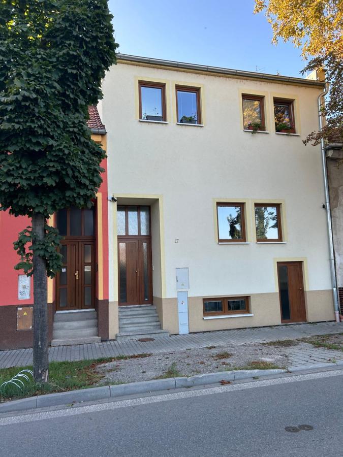 Stromoradni 17 Apartment Breclav Exterior photo